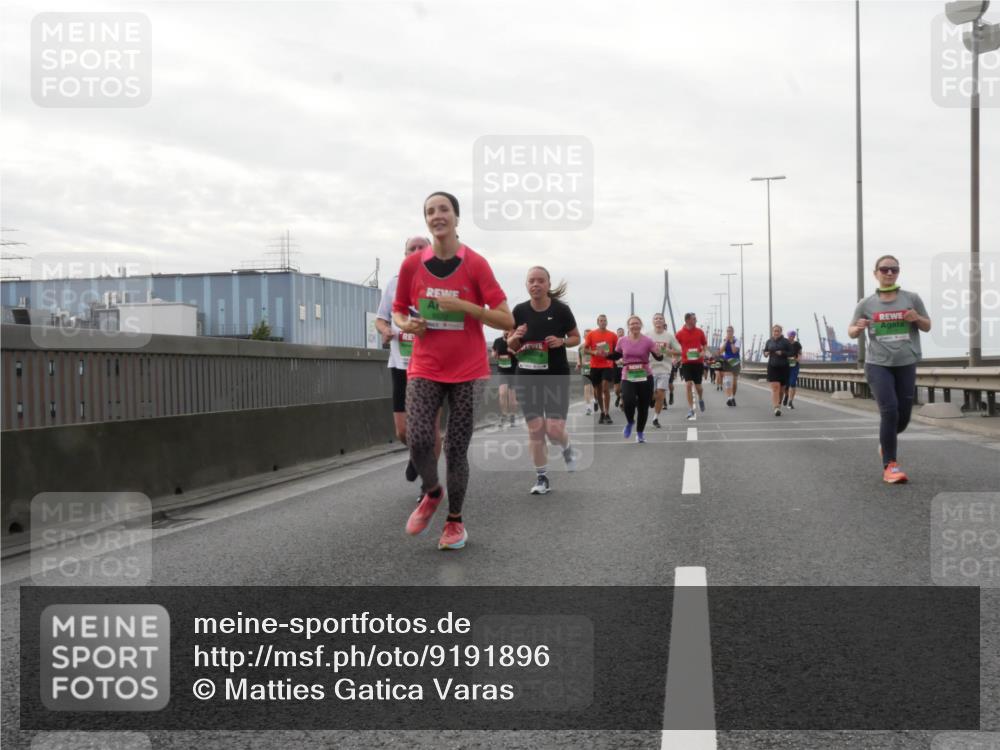 03.10.2025 - Köhlbrandbrückenlauf Matties Gatica Varas http://msf.ph/oto/9191896 03.10.2025 16:08:04 Position 3  meine-sportfotos.de