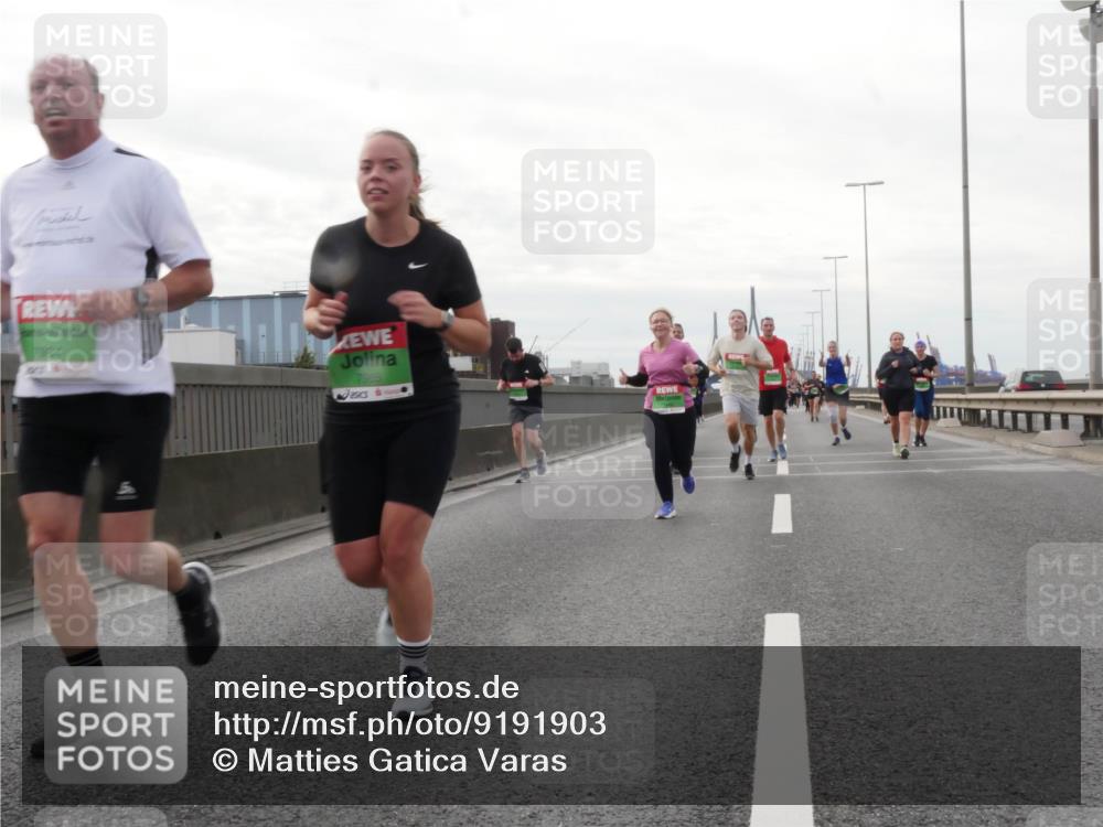 03.10.2025 - Köhlbrandbrückenlauf Matties Gatica Varas http://msf.ph/oto/9191903 03.10.2025 16:08:06 Position 3  meine-sportfotos.de