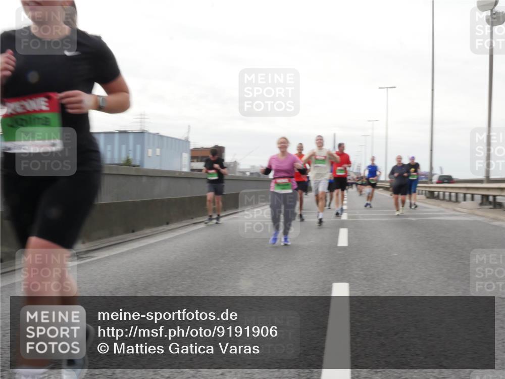 03.10.2025 - Köhlbrandbrückenlauf Matties Gatica Varas http://msf.ph/oto/9191906 03.10.2025 16:08:06 Position 3  meine-sportfotos.de