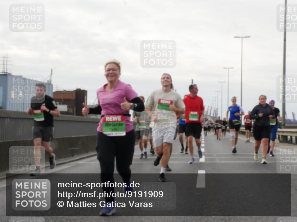 03.10.2025 - Köhlbrandbrückenlauf Matties Gatica Varas http://msf.ph/oto/9191909 03.10.2025 16:08:07 Position 3  meine-sportfotos.de