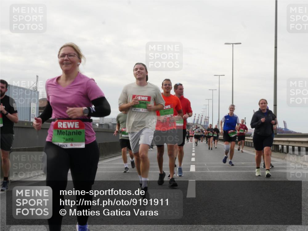 03.10.2025 - Köhlbrandbrückenlauf Matties Gatica Varas http://msf.ph/oto/9191911 03.10.2025 16:08:08 Position 3 7474, 9120, 9723 meine-sportfotos.de