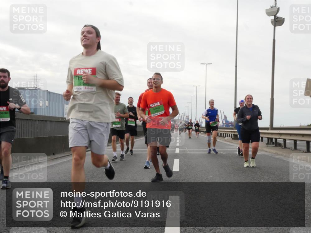 03.10.2025 - Köhlbrandbrückenlauf Matties Gatica Varas http://msf.ph/oto/9191916 03.10.2025 16:08:09 Position 3 21, 9120, 9723 meine-sportfotos.de