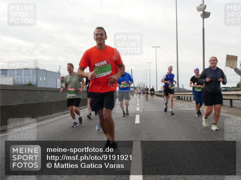 03.10.2025 - Köhlbrandbrückenlauf Matties Gatica Varas http://msf.ph/oto/9191921 03.10.2025 16:08:10 Position 3 9723 meine-sportfotos.de