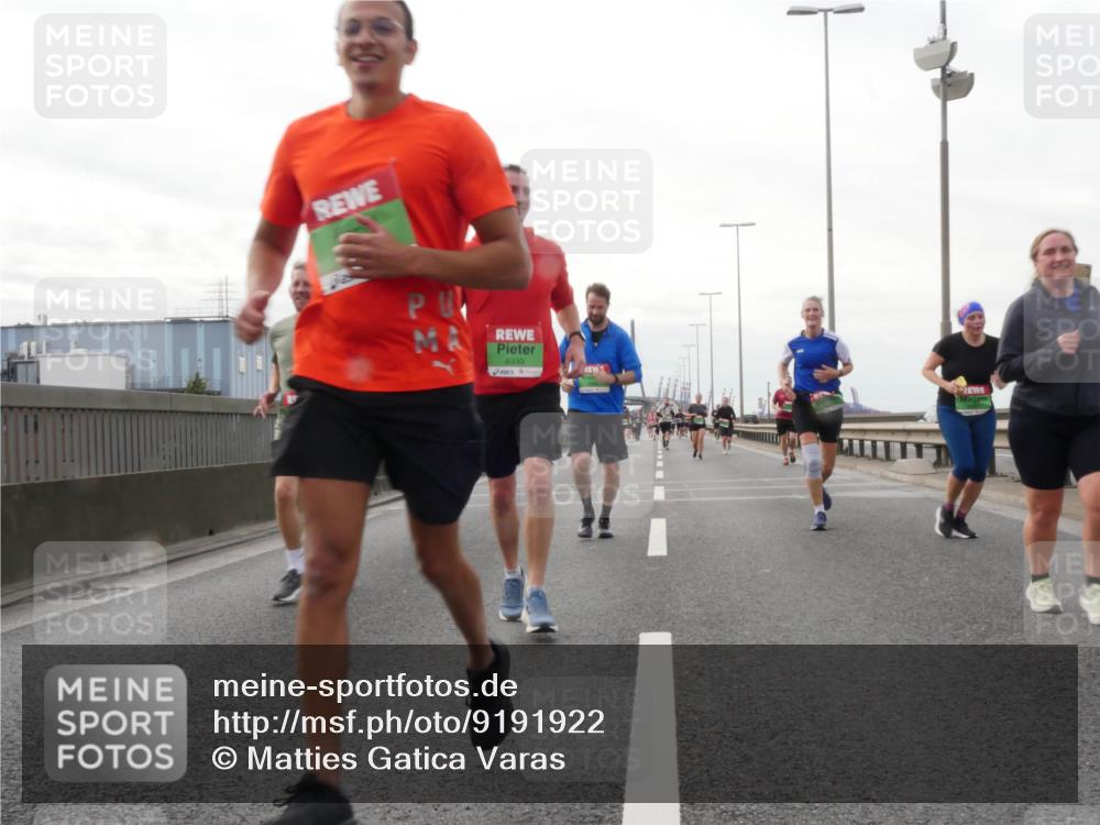 03.10.2025 - Köhlbrandbrückenlauf Matties Gatica Varas http://msf.ph/oto/9191922 03.10.2025 16:08:10 Position 3 8330 meine-sportfotos.de