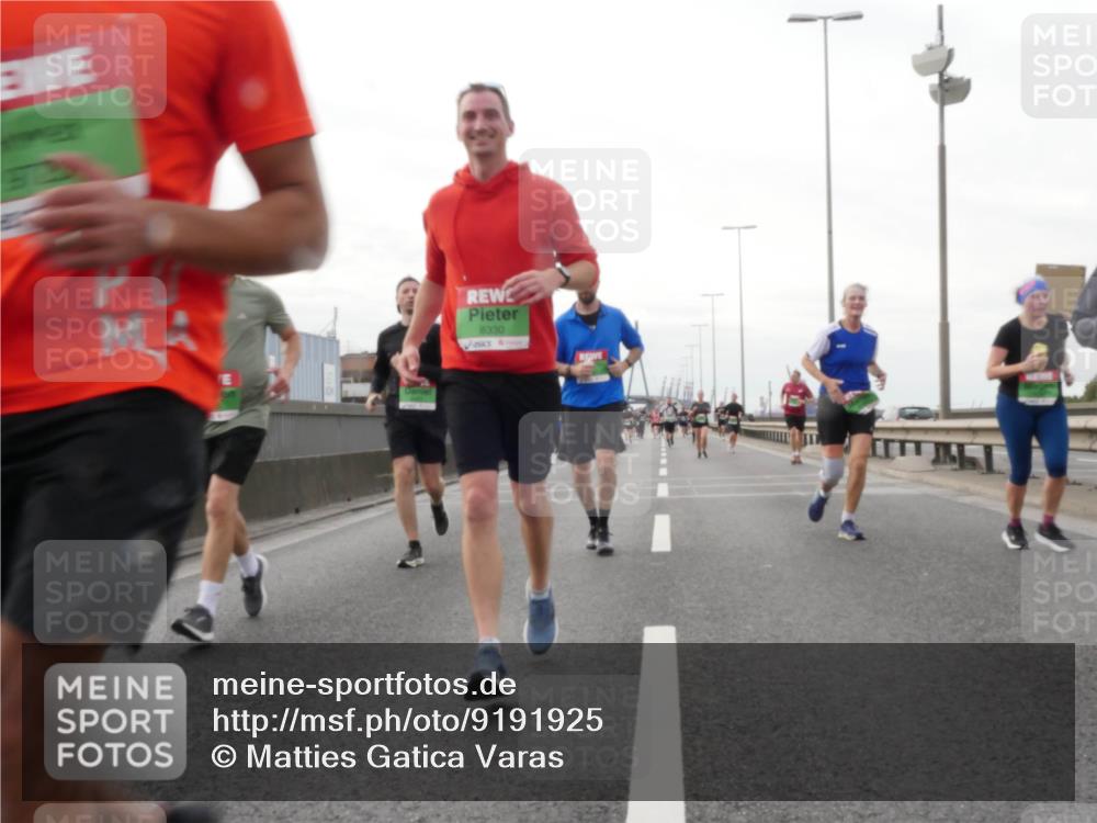 03.10.2025 - Köhlbrandbrückenlauf Matties Gatica Varas http://msf.ph/oto/9191925 03.10.2025 16:08:11 Position 3 8330 meine-sportfotos.de
