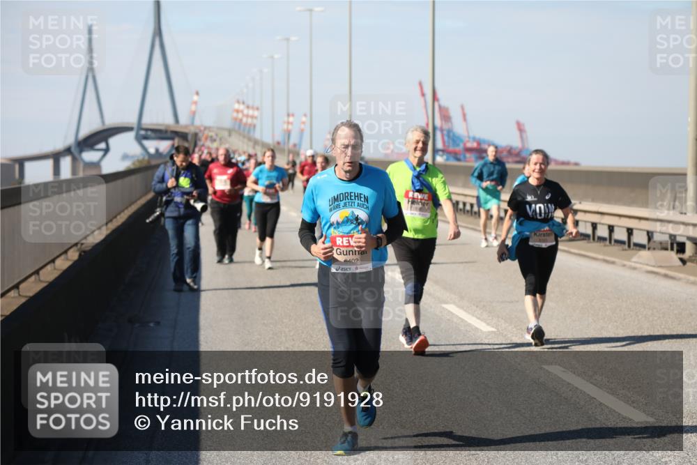 03.10.2025 - Köhlbrandbrückenlauf Yannick Fuchs http://msf.ph/oto/9191928 03.10.2025 12:12:58 Position 3 6402, 5121 meine-sportfotos.de