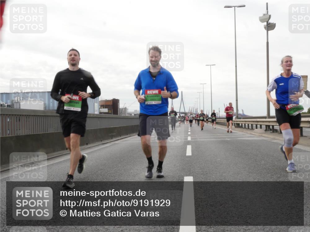 03.10.2025 - Köhlbrandbrückenlauf Matties Gatica Varas http://msf.ph/oto/9191929 03.10.2025 16:08:12 Position 3 8462, 8463 meine-sportfotos.de