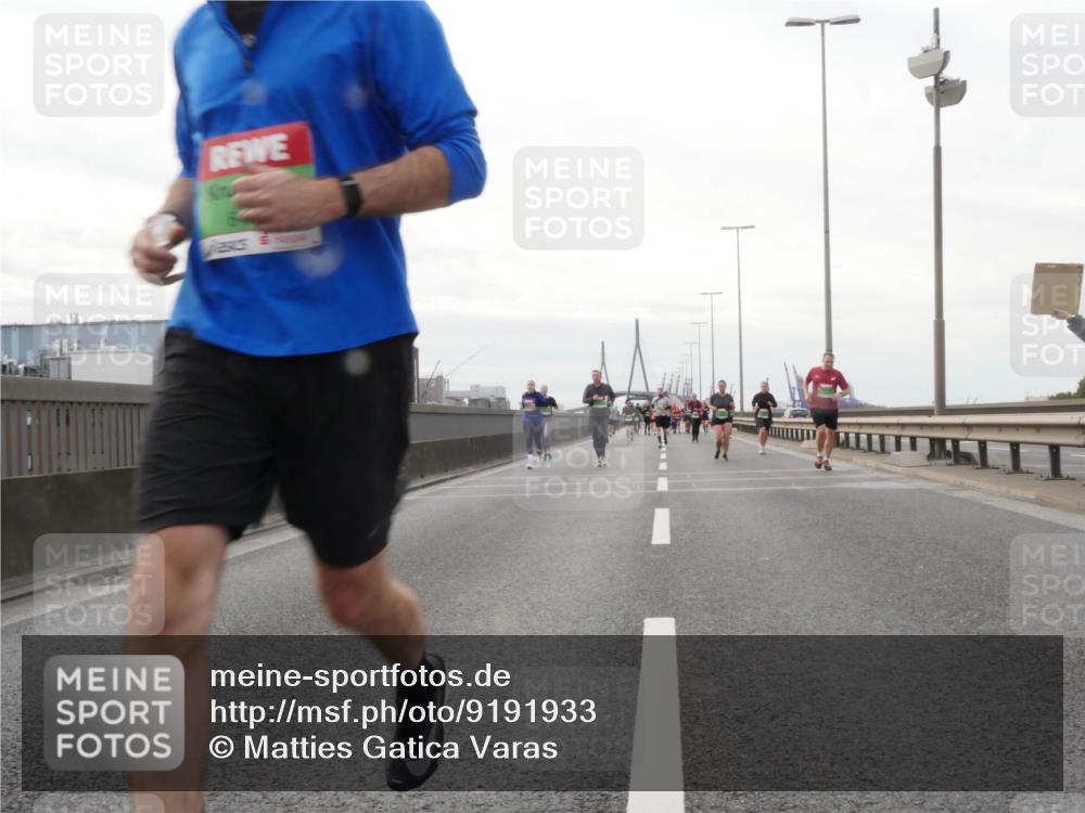 03.10.2025 - Köhlbrandbrückenlauf Matties Gatica Varas http://msf.ph/oto/9191933 03.10.2025 16:08:13 Position 3 2 meine-sportfotos.de