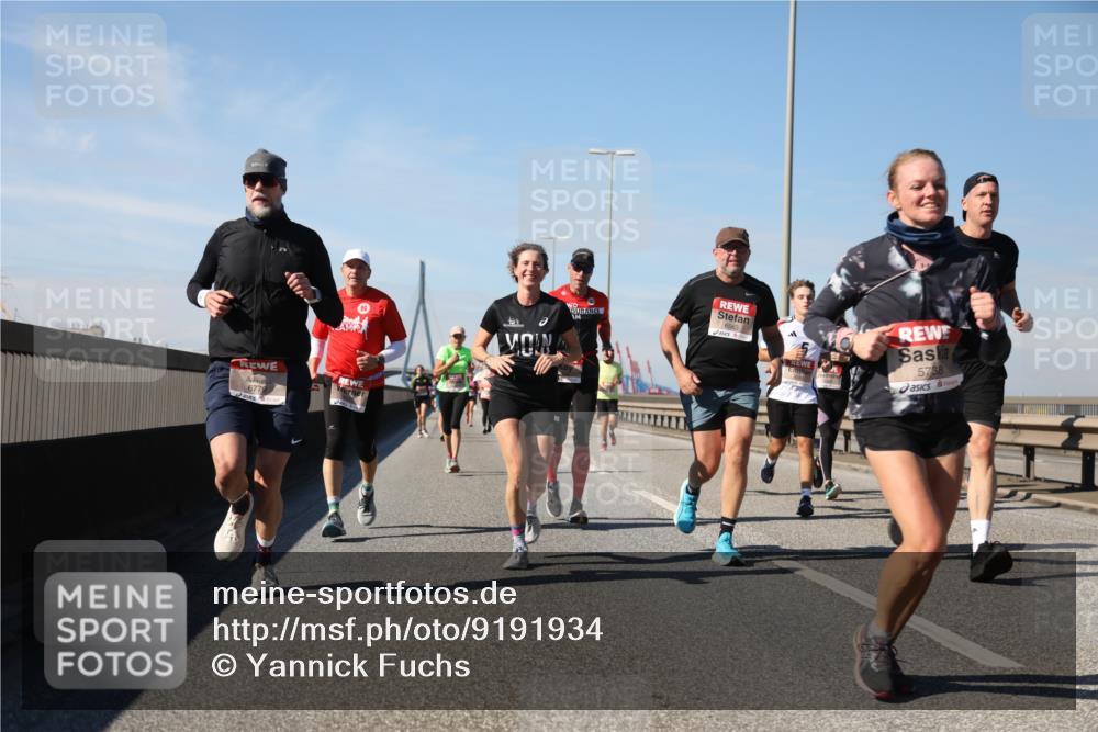 03.10.2025 - Köhlbrandbrückenlauf Yannick Fuchs http://msf.ph/oto/9191934 03.10.2025 11:52:53 Position 3 6779, 6563, 5738 meine-sportfotos.de