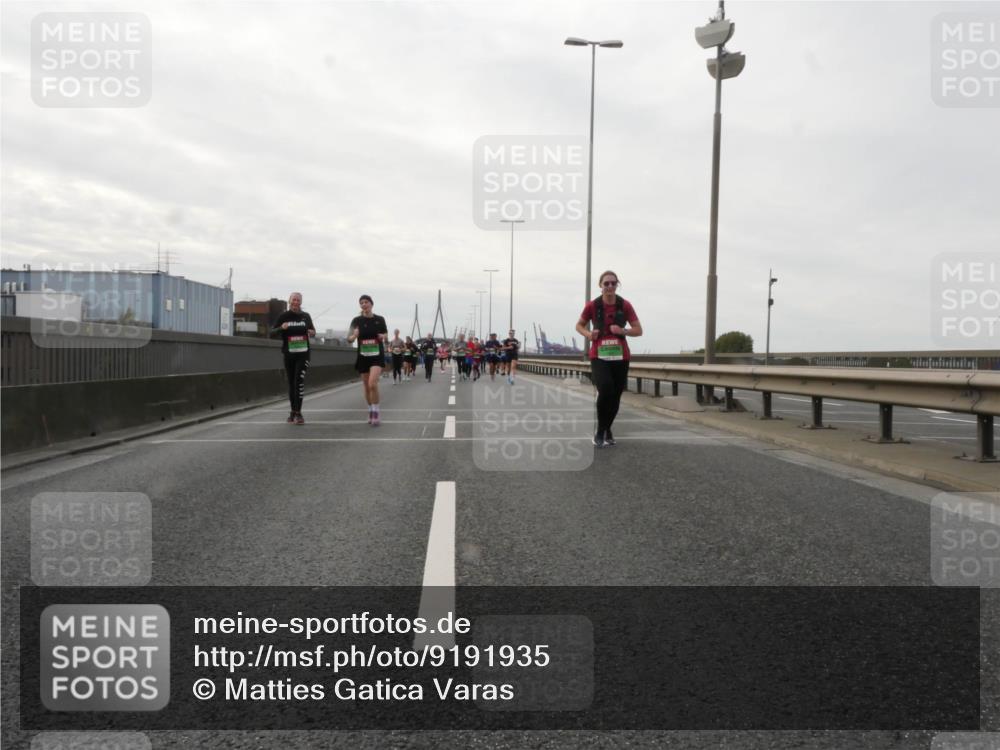 03.10.2025 - Köhlbrandbrückenlauf Matties Gatica Varas http://msf.ph/oto/9191935 03.10.2025 16:08:24 Position 3  meine-sportfotos.de