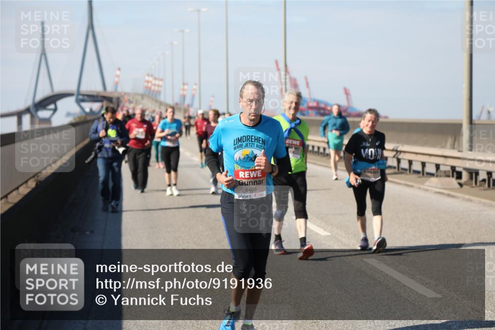 03.10.2025 - Köhlbrandbrückenlauf Yannick Fuchs http://msf.ph/oto/9191936 03.10.2025 12:12:59 Position 3 6402 meine-sportfotos.de