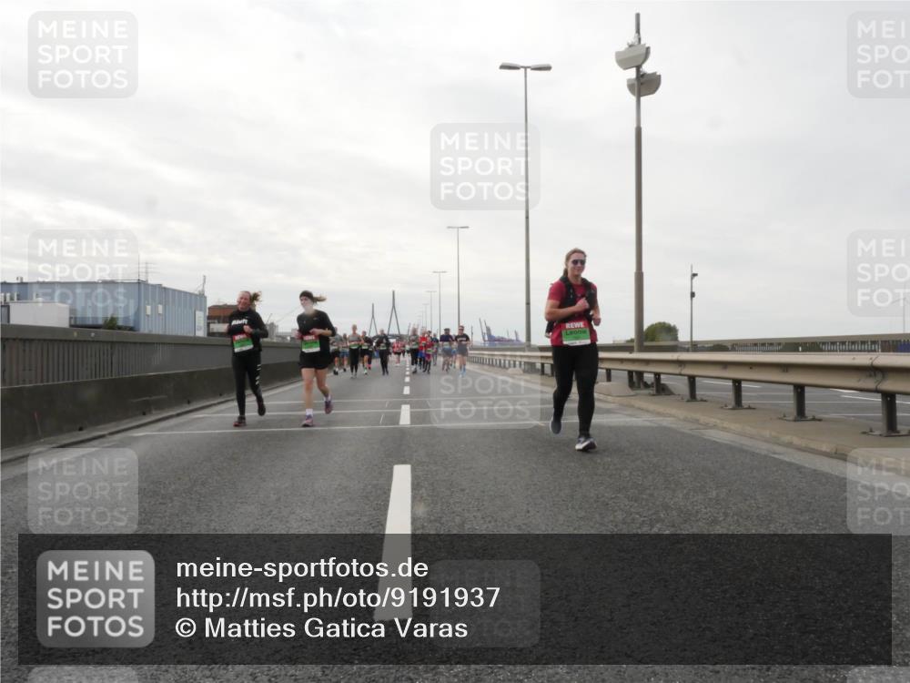 03.10.2025 - Köhlbrandbrückenlauf Matties Gatica Varas http://msf.ph/oto/9191937 03.10.2025 16:08:24 Position 3  meine-sportfotos.de