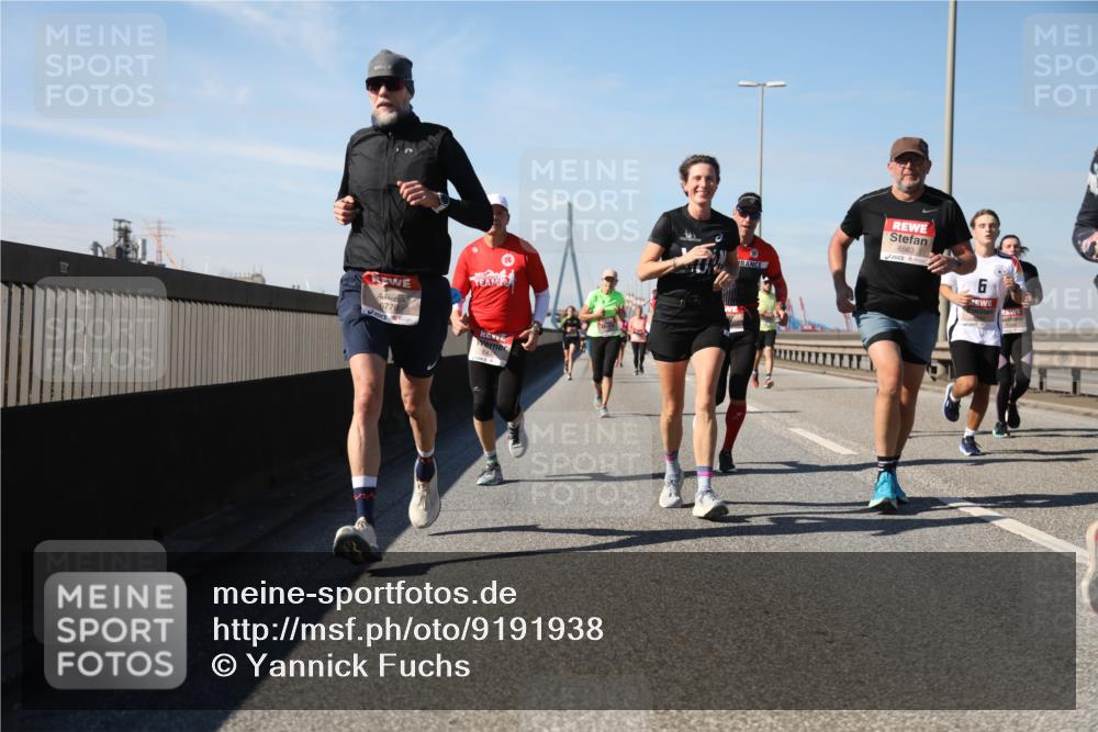 03.10.2025 - Köhlbrandbrückenlauf Yannick Fuchs http://msf.ph/oto/9191938 03.10.2025 11:52:53 Position 3 6779, 6563, 6 meine-sportfotos.de
