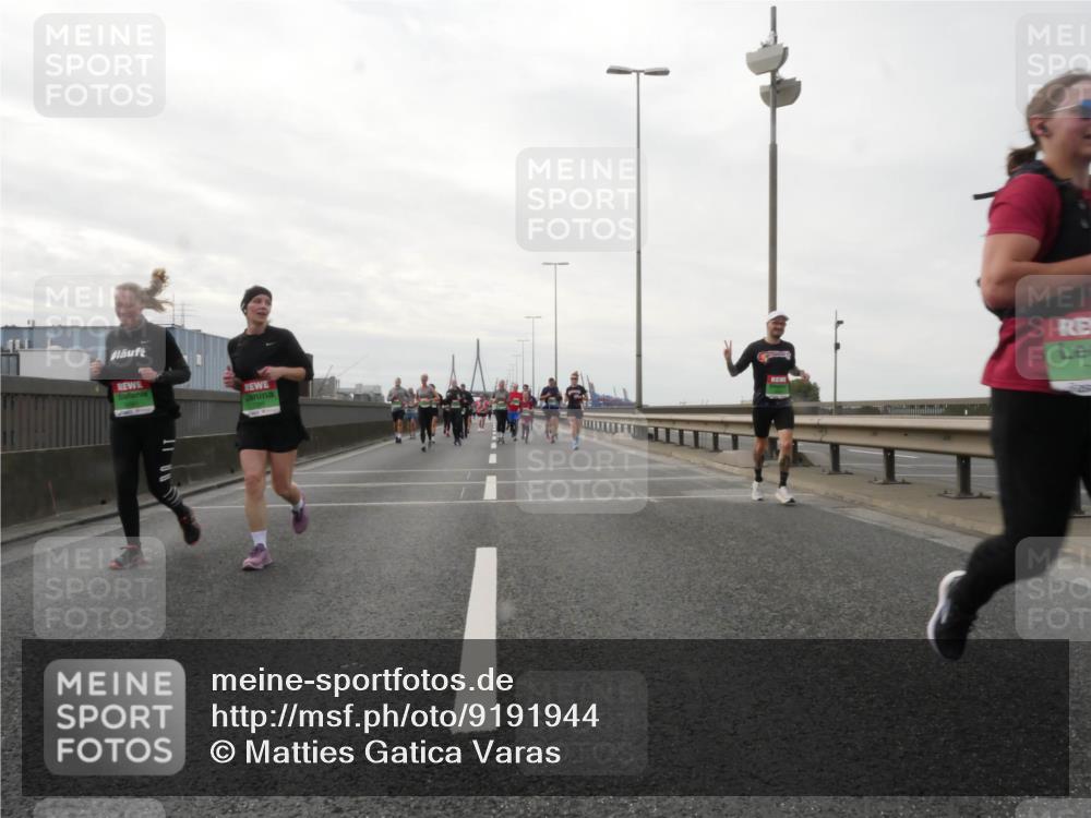 03.10.2025 - Köhlbrandbrückenlauf Matties Gatica Varas http://msf.ph/oto/9191944 03.10.2025 16:08:26 Position 3  meine-sportfotos.de