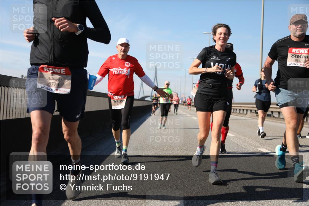 03.10.2025 - Köhlbrandbrückenlauf Yannick Fuchs http://msf.ph/oto/9191947 03.10.2025 11:52:54 Position 3 6779, 6432, 6563 meine-sportfotos.de