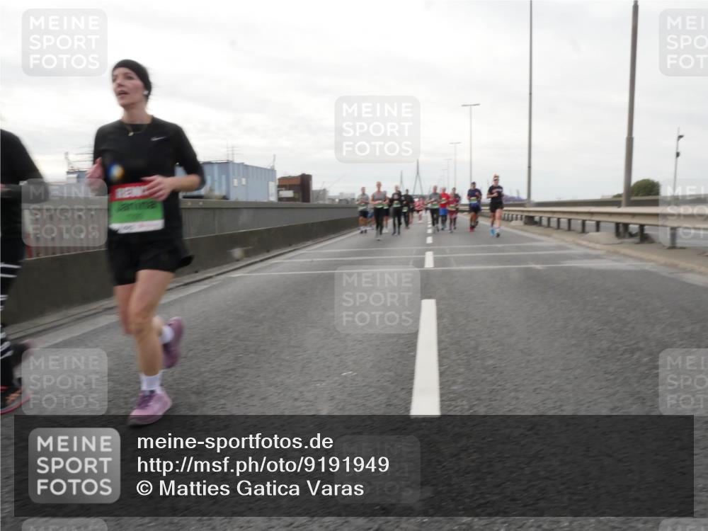 03.10.2025 - Köhlbrandbrückenlauf Matties Gatica Varas http://msf.ph/oto/9191949 03.10.2025 16:08:27 Position 3  meine-sportfotos.de