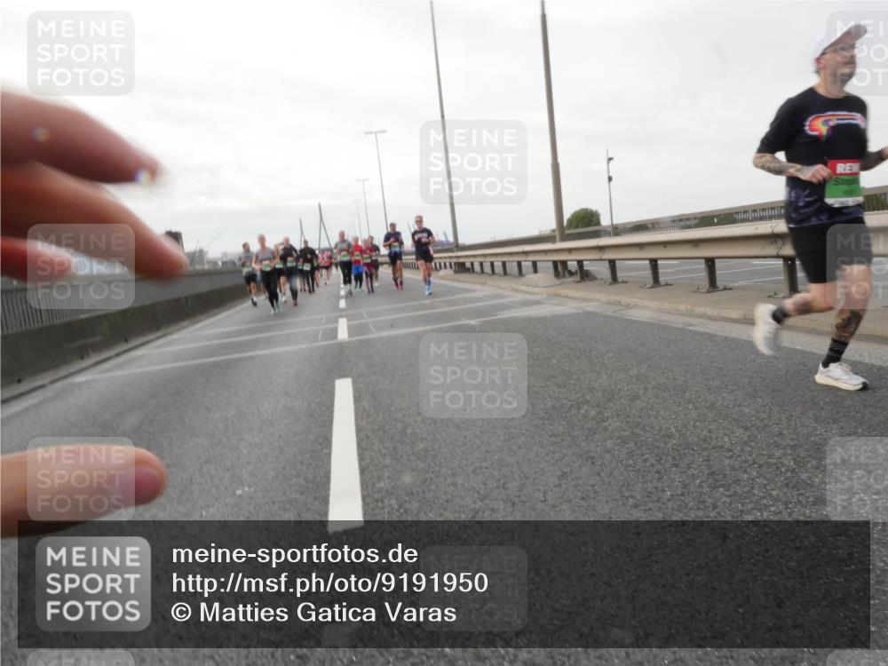 03.10.2025 - Köhlbrandbrückenlauf Matties Gatica Varas http://msf.ph/oto/9191950 03.10.2025 16:08:27 Position 3  meine-sportfotos.de