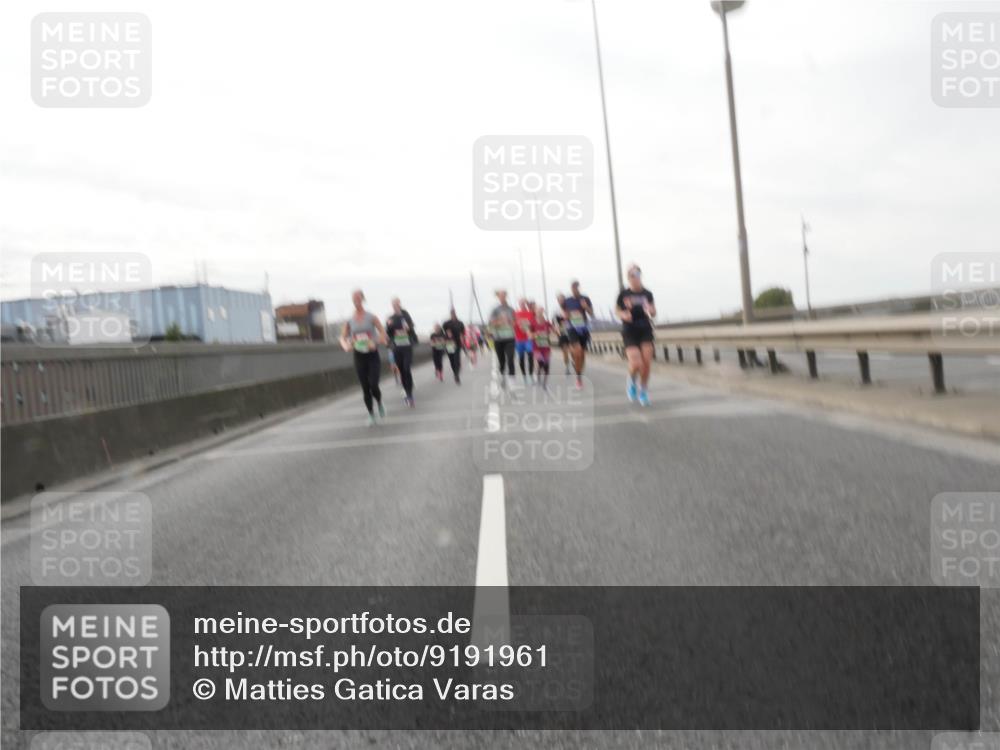 03.10.2025 - Köhlbrandbrückenlauf Matties Gatica Varas http://msf.ph/oto/9191961 03.10.2025 16:08:29 Position 3  meine-sportfotos.de