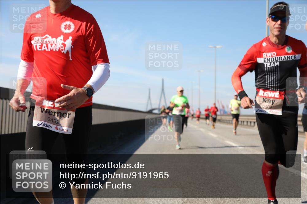 03.10.2025 - Köhlbrandbrückenlauf Yannick Fuchs http://msf.ph/oto/9191965 03.10.2025 11:52:55 Position 3 6432, 6428 meine-sportfotos.de