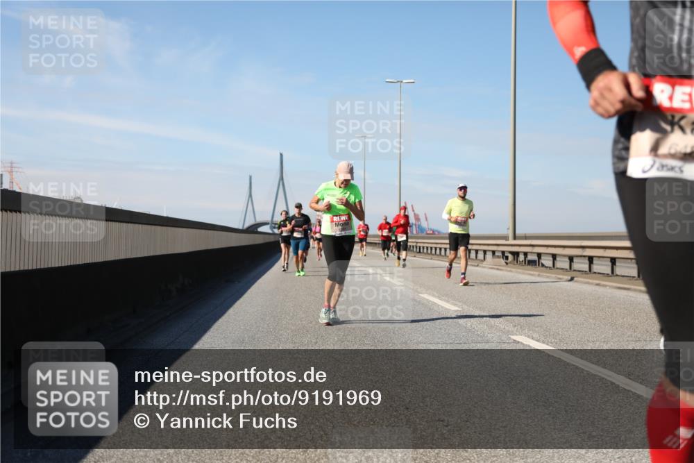 03.10.2025 - Köhlbrandbrückenlauf Yannick Fuchs http://msf.ph/oto/9191969 03.10.2025 11:52:55 Position 3 64 meine-sportfotos.de