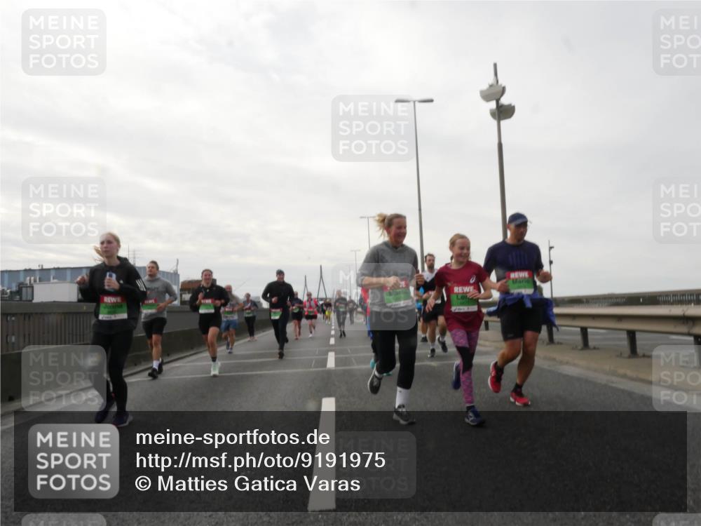 03.10.2025 - Köhlbrandbrückenlauf Matties Gatica Varas http://msf.ph/oto/9191975 03.10.2025 16:08:32 Position 3  meine-sportfotos.de