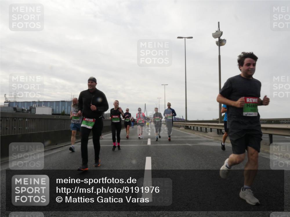 03.10.2025 - Köhlbrandbrückenlauf Matties Gatica Varas http://msf.ph/oto/9191976 03.10.2025 16:08:35 Position 3  meine-sportfotos.de