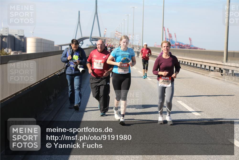 03.10.2025 - Köhlbrandbrückenlauf Yannick Fuchs http://msf.ph/oto/9191980 03.10.2025 12:13:06 Position 3 5584, 6399, 6401 meine-sportfotos.de
