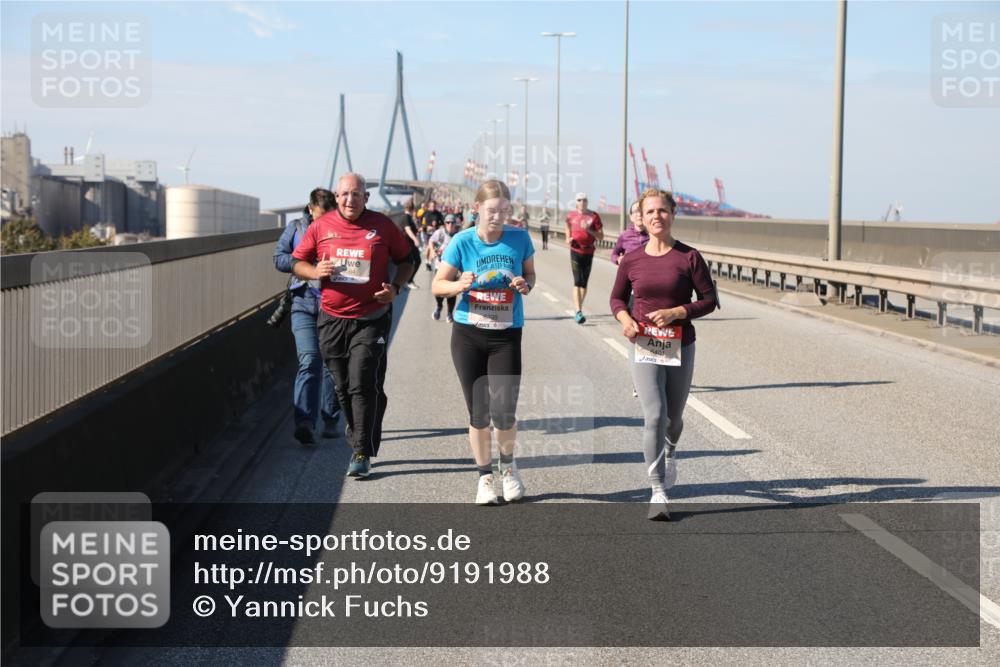 03.10.2025 - Köhlbrandbrückenlauf Yannick Fuchs http://msf.ph/oto/9191988 03.10.2025 12:13:07 Position 3 6399, 6401 meine-sportfotos.de