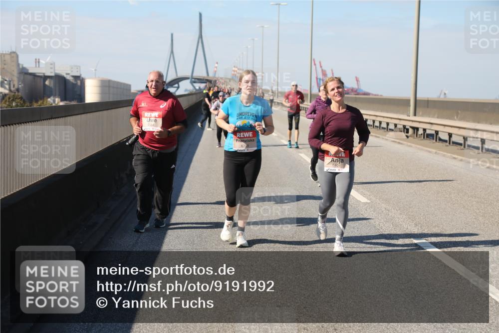 03.10.2025 - Köhlbrandbrückenlauf Yannick Fuchs http://msf.ph/oto/9191992 03.10.2025 12:13:07 Position 3 5584, 639, 6401 meine-sportfotos.de
