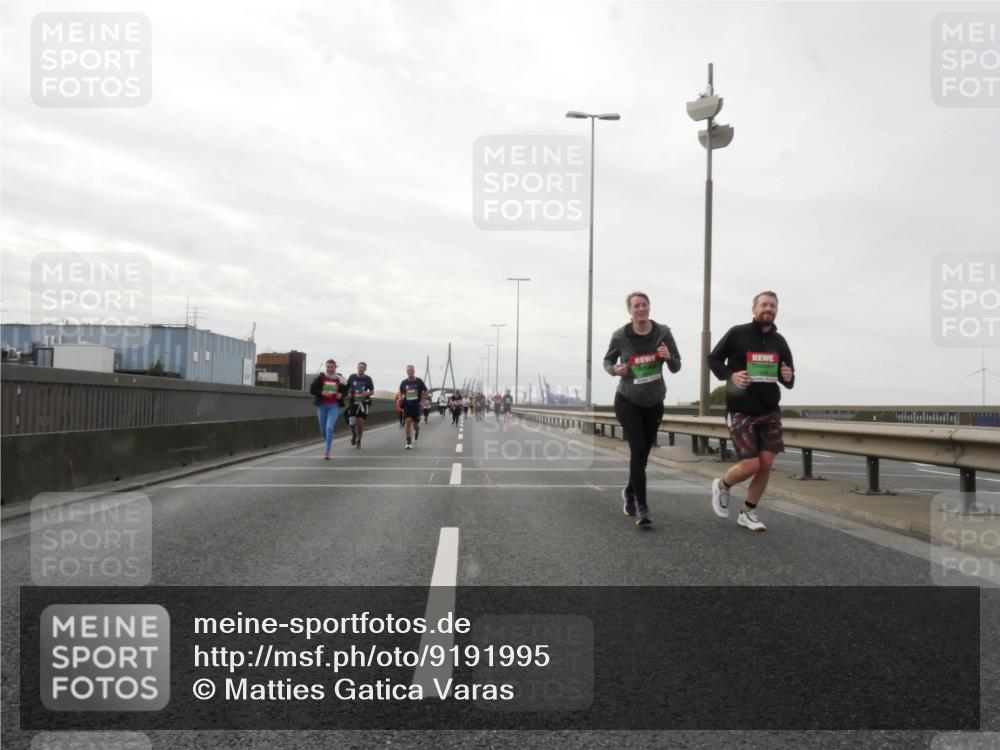 03.10.2025 - Köhlbrandbrückenlauf Matties Gatica Varas http://msf.ph/oto/9191995 03.10.2025 16:08:42 Position 3  meine-sportfotos.de