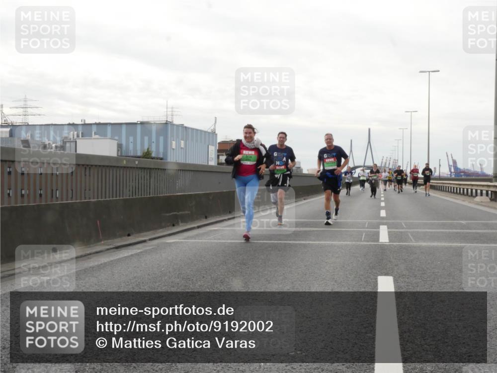 03.10.2025 - Köhlbrandbrückenlauf Matties Gatica Varas http://msf.ph/oto/9192002 03.10.2025 16:08:44 Position 3  meine-sportfotos.de