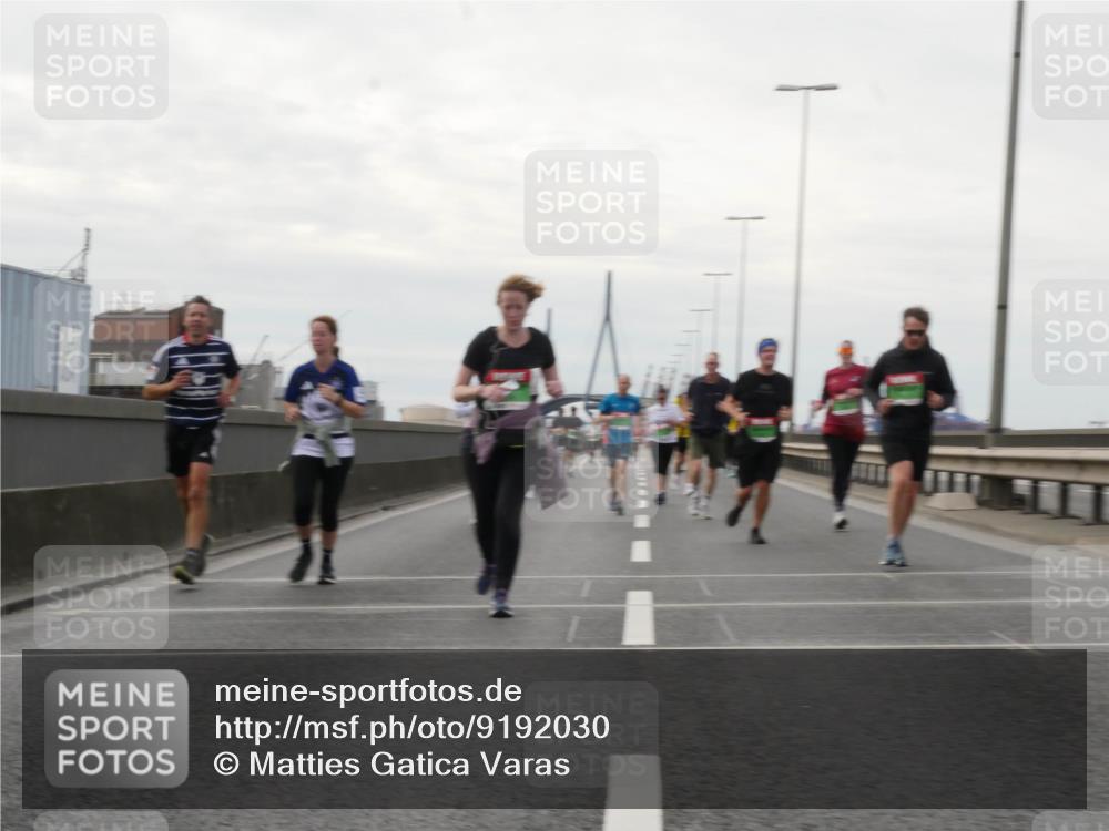 03.10.2025 - Köhlbrandbrückenlauf Matties Gatica Varas http://msf.ph/oto/9192030 03.10.2025 16:08:51 Position 3  meine-sportfotos.de