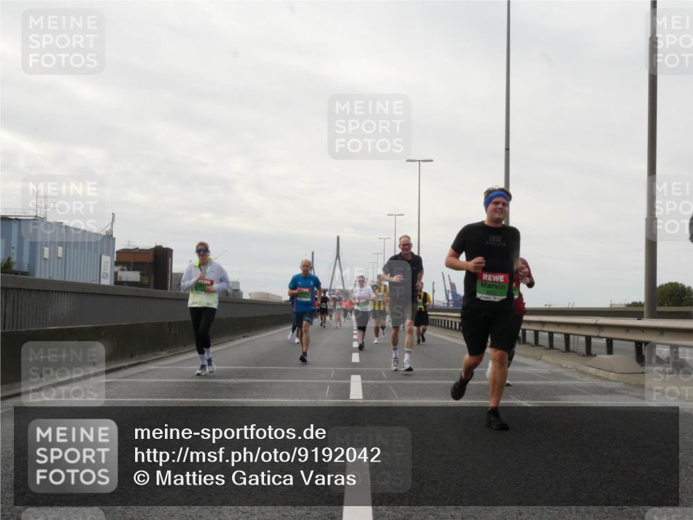 03.10.2025 - Köhlbrandbrückenlauf Matties Gatica Varas http://msf.ph/oto/9192042 03.10.2025 16:08:55 Position 3  meine-sportfotos.de