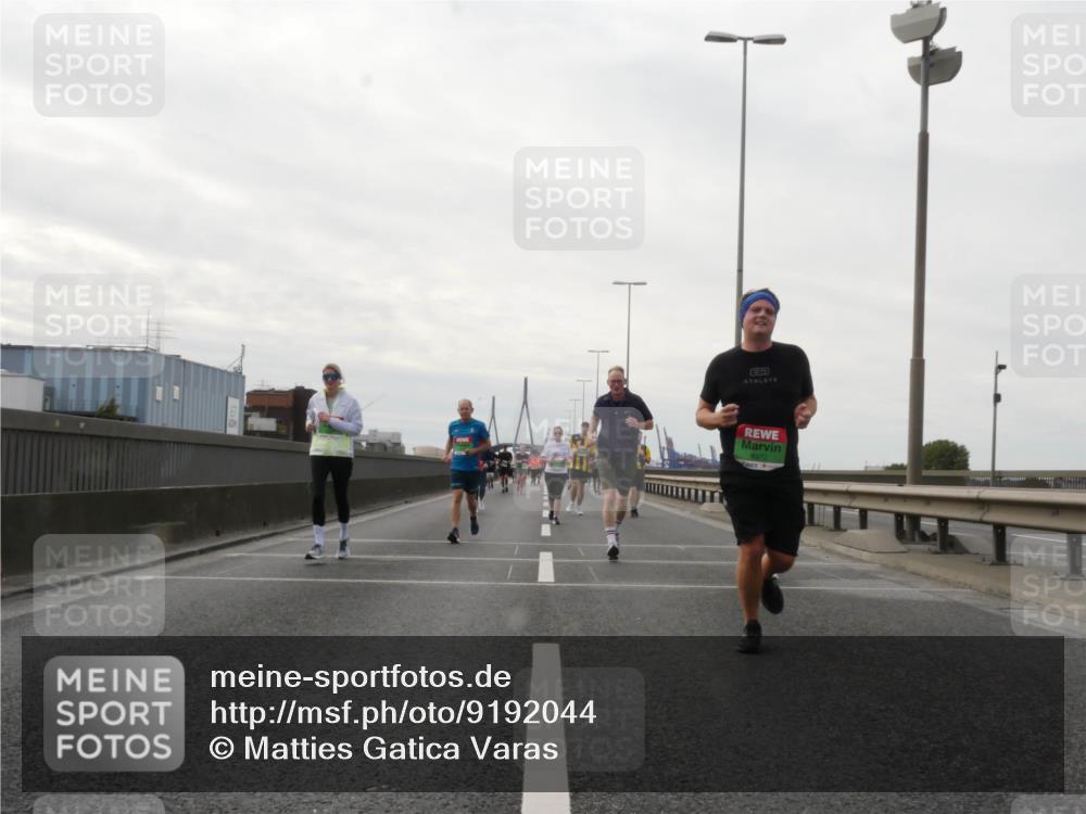 03.10.2025 - Köhlbrandbrückenlauf Matties Gatica Varas http://msf.ph/oto/9192044 03.10.2025 16:08:55 Position 3 8972 meine-sportfotos.de