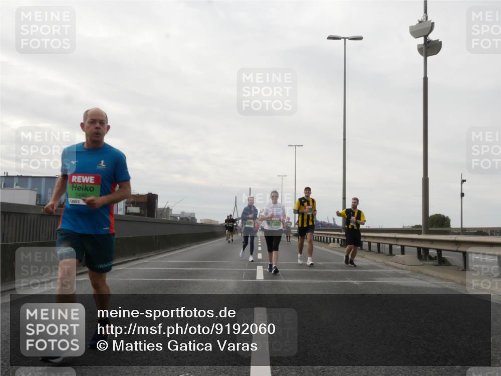 03.10.2025 - Köhlbrandbrückenlauf Matties Gatica Varas http://msf.ph/oto/9192060 03.10.2025 16:08:59 Position 3 7490 meine-sportfotos.de