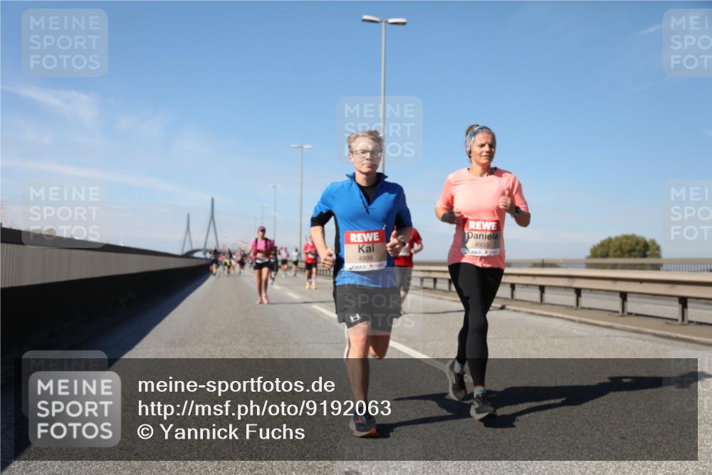 03.10.2025 - Köhlbrandbrückenlauf Yannick Fuchs http://msf.ph/oto/9192063 03.10.2025 11:53:02 Position 3 1, 4998, 4933 meine-sportfotos.de