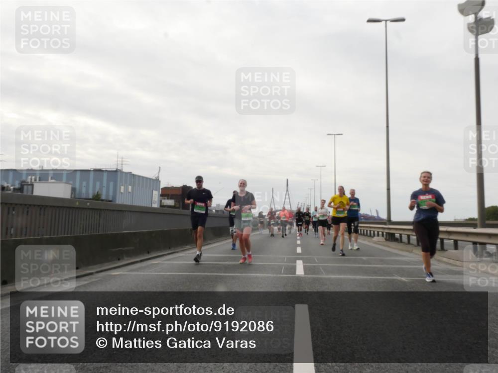 03.10.2025 - Köhlbrandbrückenlauf Matties Gatica Varas http://msf.ph/oto/9192086 03.10.2025 16:09:07 Position 3  meine-sportfotos.de