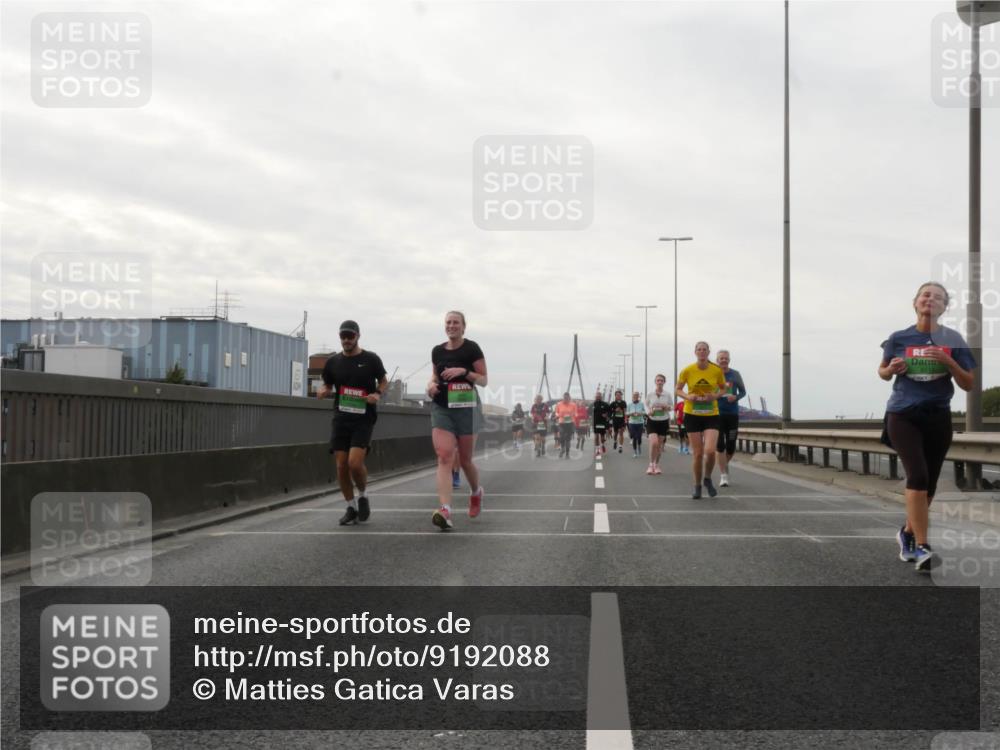03.10.2025 - Köhlbrandbrückenlauf Matties Gatica Varas http://msf.ph/oto/9192088 03.10.2025 16:09:08 Position 3  meine-sportfotos.de