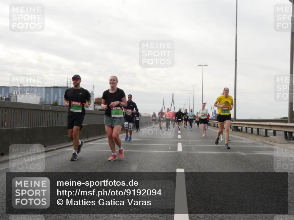 03.10.2025 - Köhlbrandbrückenlauf Matties Gatica Varas http://msf.ph/oto/9192094 03.10.2025 16:09:09 Position 3  meine-sportfotos.de