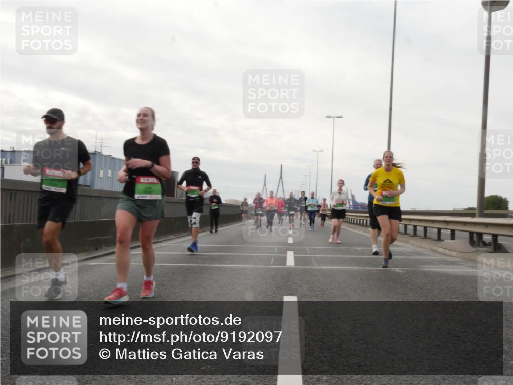 03.10.2025 - Köhlbrandbrückenlauf Matties Gatica Varas http://msf.ph/oto/9192097 03.10.2025 16:09:09 Position 3  meine-sportfotos.de