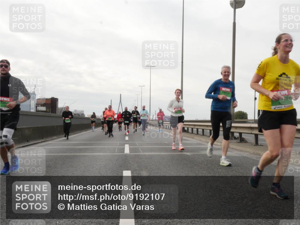 03.10.2025 - Köhlbrandbrückenlauf Matties Gatica Varas http://msf.ph/oto/9192107 03.10.2025 16:09:11 Position 3 8371 meine-sportfotos.de