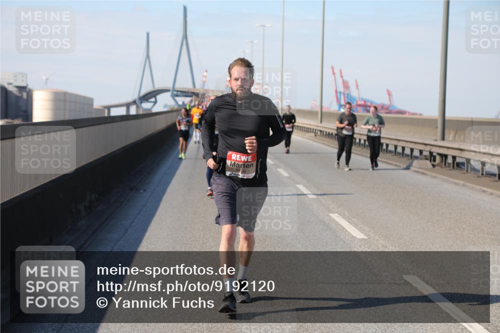 03.10.2025 - Köhlbrandbrückenlauf Yannick Fuchs http://msf.ph/oto/9192120 03.10.2025 12:13:24 Position 3 5139 meine-sportfotos.de