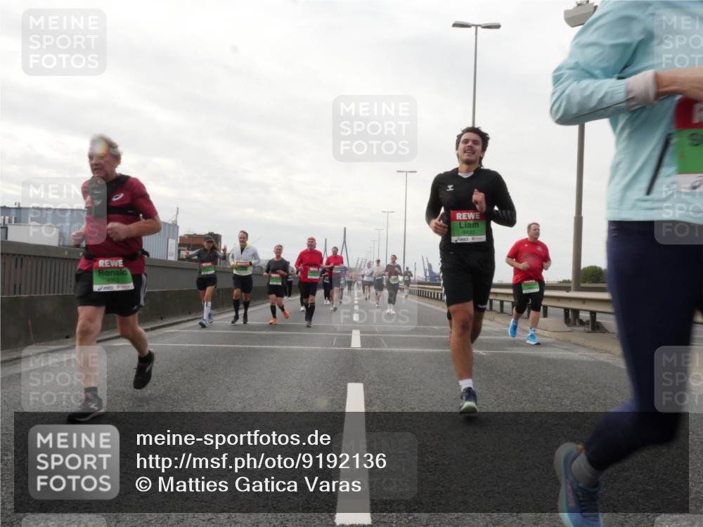 03.10.2025 - Köhlbrandbrückenlauf Matties Gatica Varas http://msf.ph/oto/9192136 03.10.2025 16:09:17 Position 3 8312, 9430 meine-sportfotos.de
