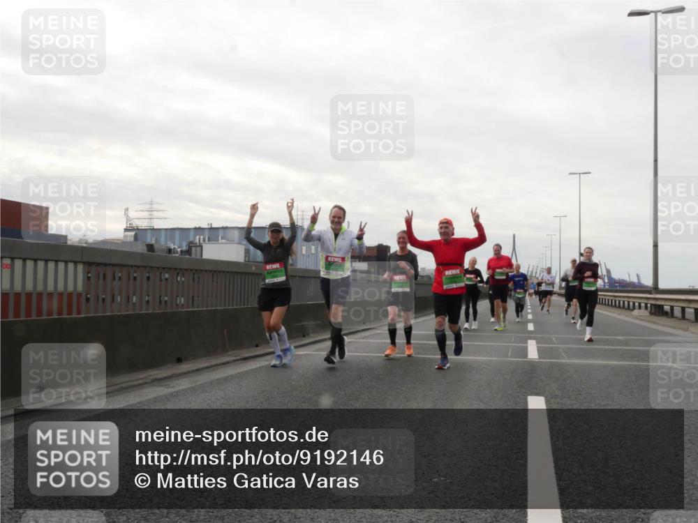 03.10.2025 - Köhlbrandbrückenlauf Matties Gatica Varas http://msf.ph/oto/9192146 03.10.2025 16:09:19 Position 3  meine-sportfotos.de