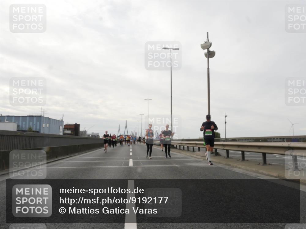 03.10.2025 - Köhlbrandbrückenlauf Matties Gatica Varas http://msf.ph/oto/9192177 03.10.2025 16:09:28 Position 3  meine-sportfotos.de