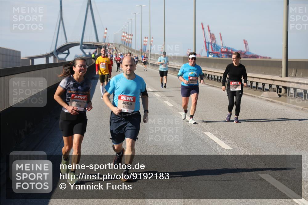 03.10.2025 - Köhlbrandbrückenlauf Yannick Fuchs http://msf.ph/oto/9192183 03.10.2025 12:13:34 Position 3 5766, 5767 meine-sportfotos.de