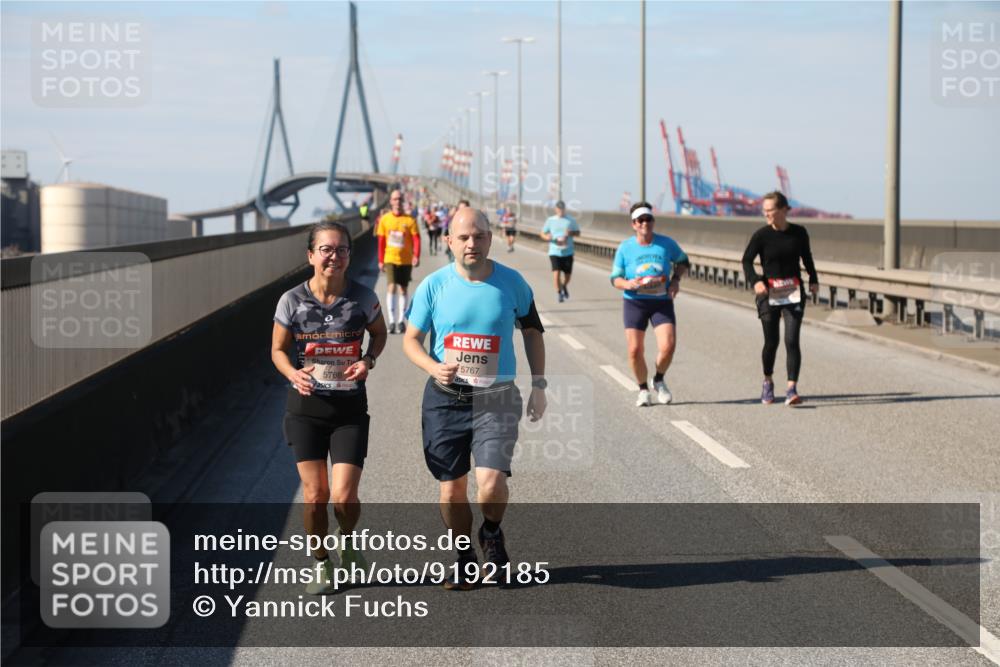 03.10.2025 - Köhlbrandbrückenlauf Yannick Fuchs http://msf.ph/oto/9192185 03.10.2025 12:13:34 Position 3 5766, 5767 meine-sportfotos.de