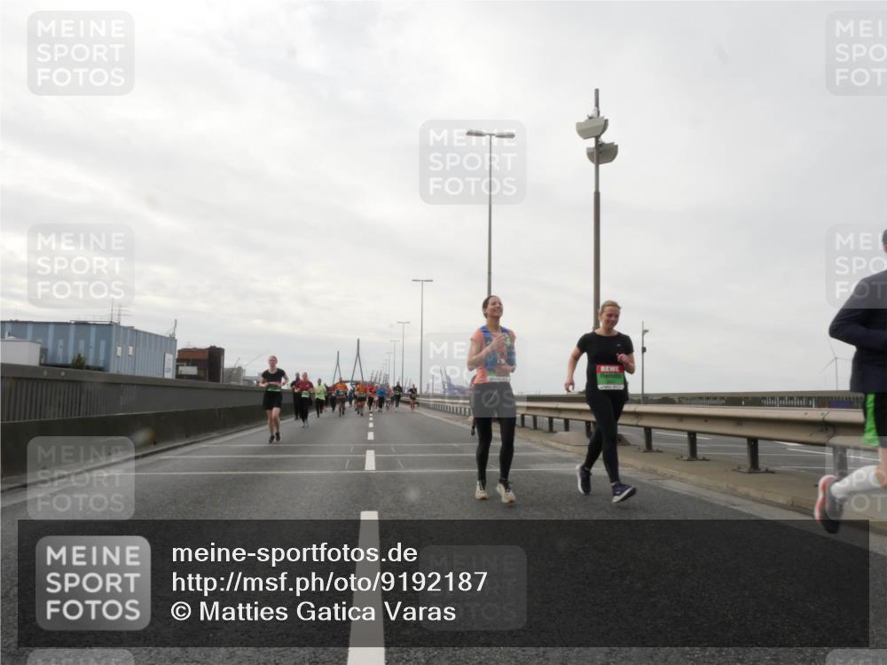 03.10.2025 - Köhlbrandbrückenlauf Matties Gatica Varas http://msf.ph/oto/9192187 03.10.2025 16:09:30 Position 3  meine-sportfotos.de