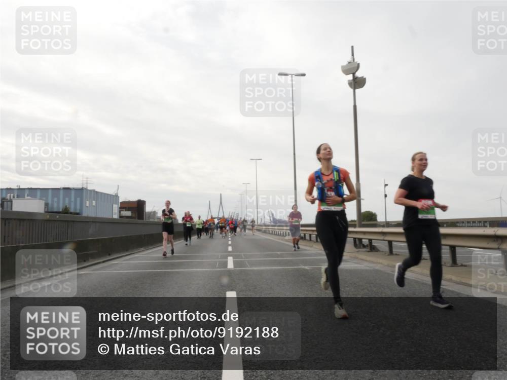03.10.2025 - Köhlbrandbrückenlauf Matties Gatica Varas http://msf.ph/oto/9192188 03.10.2025 16:09:31 Position 3  meine-sportfotos.de