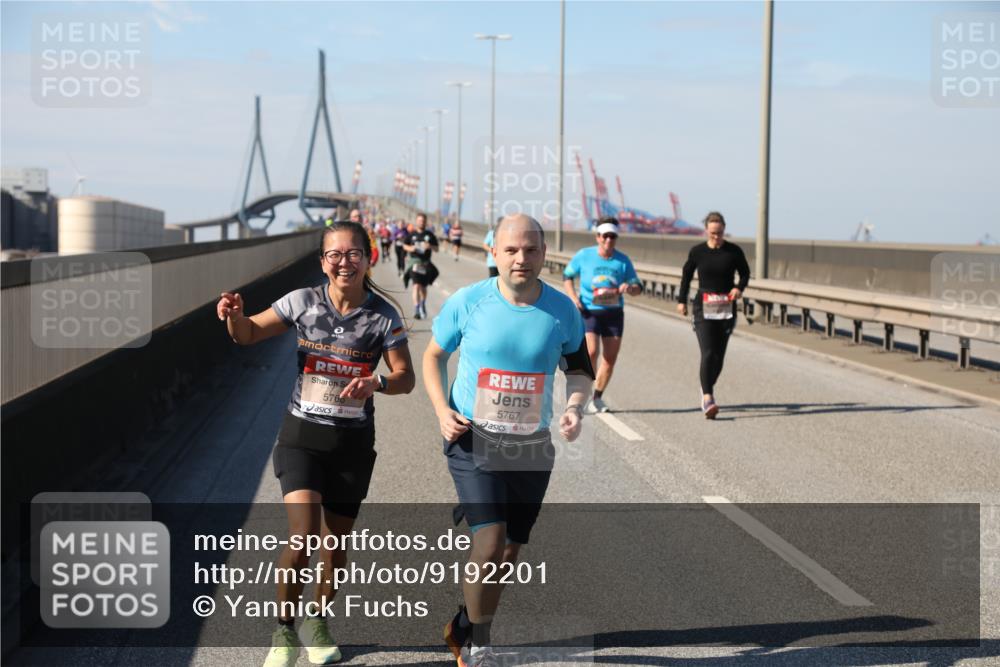 03.10.2025 - Köhlbrandbrückenlauf Yannick Fuchs http://msf.ph/oto/9192201 03.10.2025 12:13:35 Position 3 5766, 5767 meine-sportfotos.de